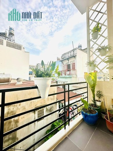 Chỉ với hơn 4 tỷ đã sở hữu nhà trung tâm bình thạnh đường lê quang định nội thất đẹp vào ở ngay.