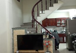 Bán nhà dân đang ở phố Khúc Thừa Dụ, 3 tầng 3 ngủ GIÁ 2 tỉ gần ngay Chợ Vĩnh Niệm