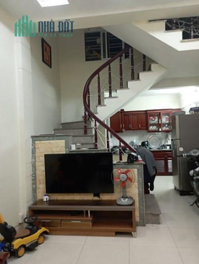 Bán nhà dân đang ở phố Khúc Thừa Dụ, 3 tầng 3 ngủ GIÁ 2 tỉ gần ngay Chợ Vĩnh Niệm
