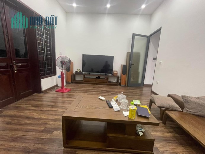 Bán nhà phân lô Trần Quốc Hoàn 58m2 chỉ 13 tỷ 2 , mua bán nhà riêng Cầu Giấy giá rẻ !