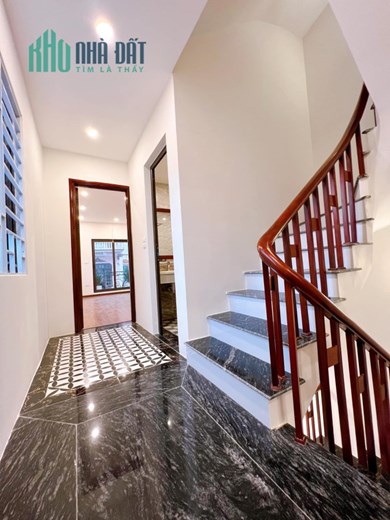 Bán nhà 46m2 phố Nghi Tàm, Tây Hồ Gara Ô tô phi Dân xây 5 phòng ngủ 7.5 Tỷ