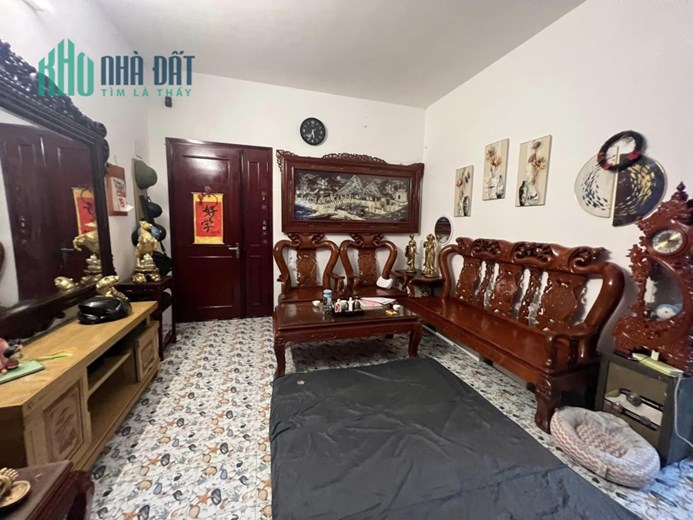 Bán nhà 45m2 phố Nghi Tàm, Tây Hồ Gara Ô tô đua Dân xây 5 phòng 7.4 Tỷ