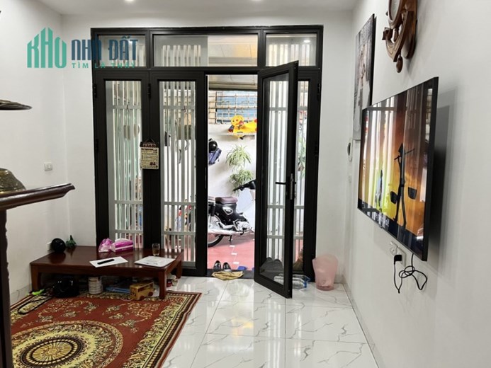 Bán nhà Ngọc Trì, Long Biên 5 tầng mới long lanh đẹp ,ngõ  thông giá chỉ 3 tỷ