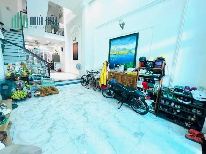 Chủ gấp bán nhà đẹp Bùi Văn Ba,giảm giá cực sâu gần 2tỷ rưỡi,Xe tải quay đầu,DT 76m ,5 tầng