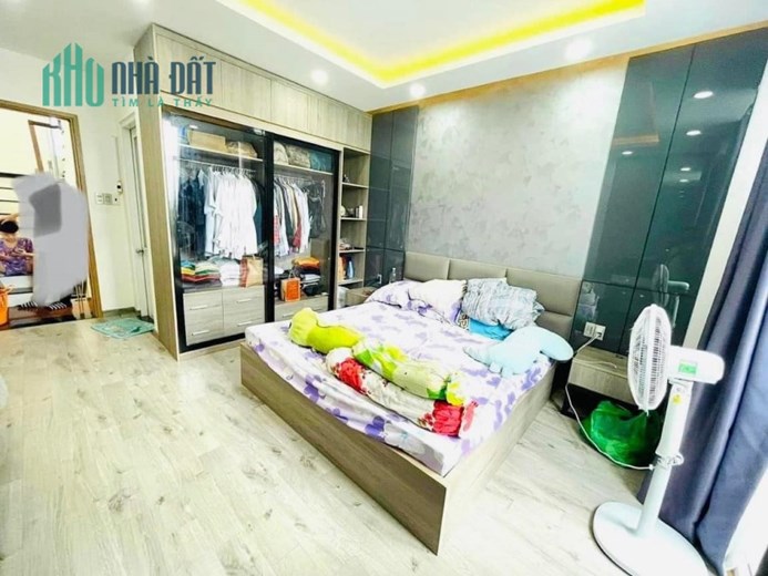 Chủ gấp bán nhà đẹp Bùi Văn Ba,giảm giá cực sâu gần 2tỷ rưỡi,Xe tải quay đầu,DT 76m ,5 tầng