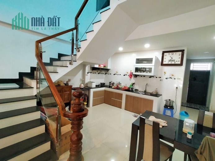 Nhà mới 3 tầng đường 7.5 Hoà Xuân hơn 3 tỷ xíu