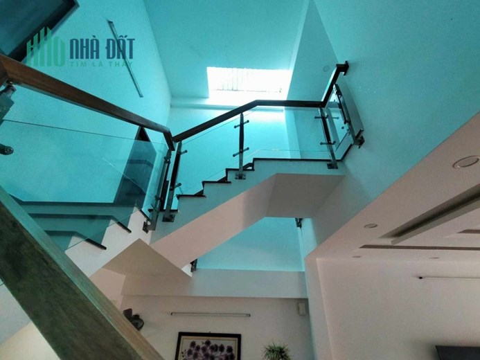 Nhà mới 3 tầng đường 7.5 Hoà Xuân hơn 3 tỷ xíu