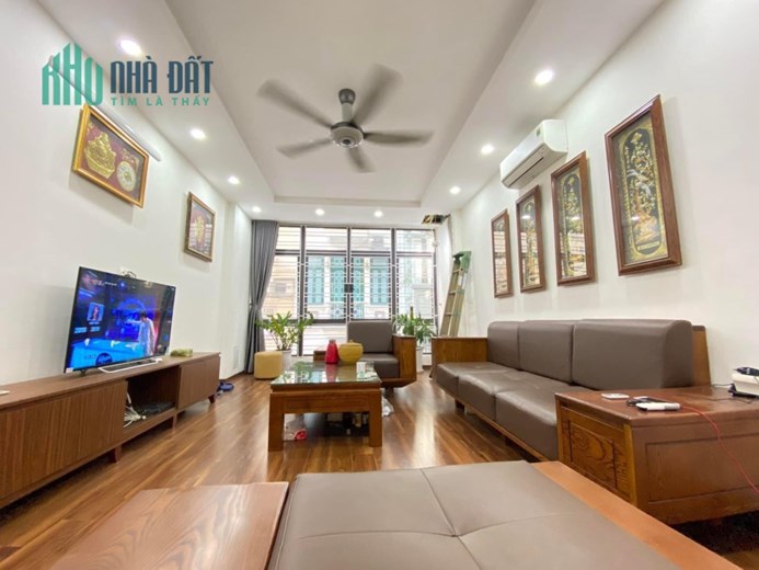 Hot Hot! Chùa Láng, sát phố, gần oto, ở luôn, 39mx5T, 4.4 tỷ
