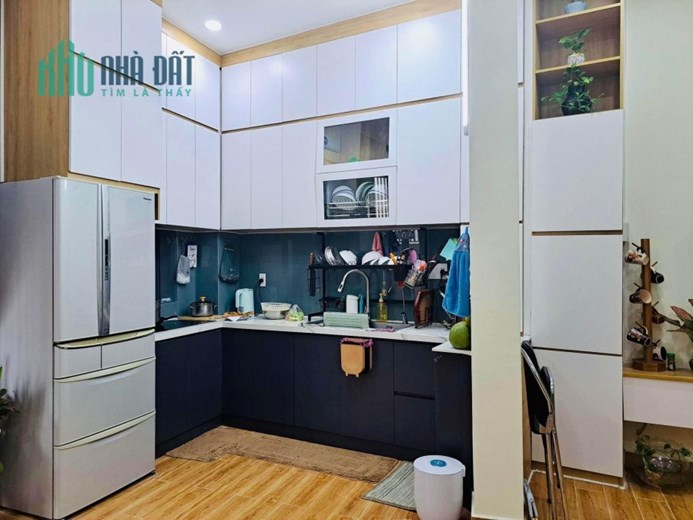 Bán nhà 3 tầng đẹp, 5.3 x 19, nhỉnh 8 tỷ, doanh thu 30tr/th