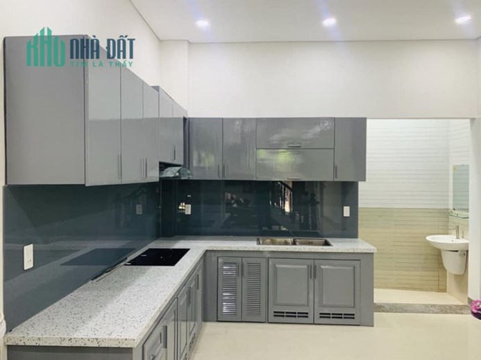 Bán nhà 3 tầng đường Hoàng Văn Thụ, 5.3 x 19, nhỉnh 8 tỷ, doanh thu 30tr/th