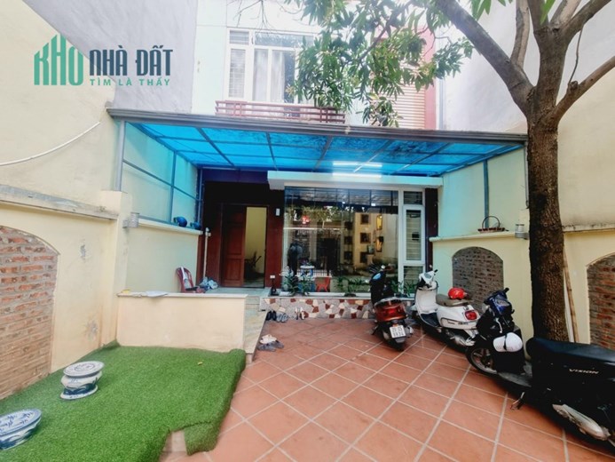Bán nhà ngõ 93 Hoàng Văn Thái 142M X 4 tầng, mt: 6.1m
giá chào: 17 tỷ thương lượng
ô tô tải tránh