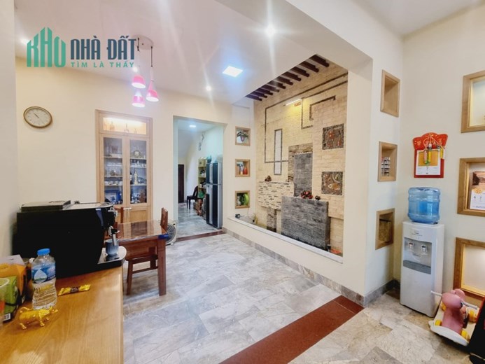 Bán nhà ngõ 93 Hoàng Văn Thái 142M X 4 tầng, mt: 6.1m
giá chào: 17 tỷ thương lượng
ô tô tải tránh