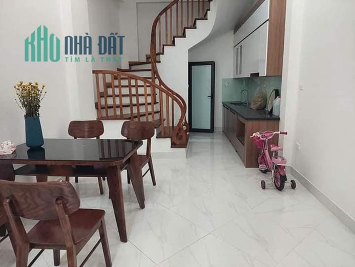 chủ cần bán nhà xuân đỉnh- ngõ rộng ô tô qua lùi trước cửa - ngõ thông tứ tung - nhà nở hậu lh