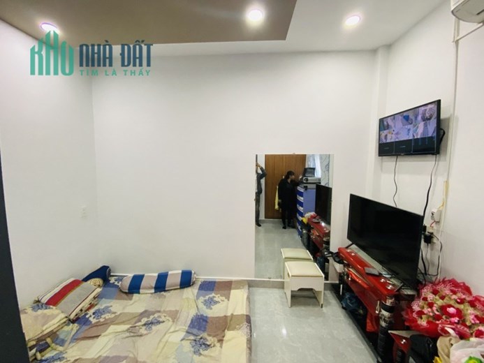 Giảm chào 1 tỷ bán gấp nhà HXH Hoàng Hoa Thám- 4,2x13,5, full nội thất