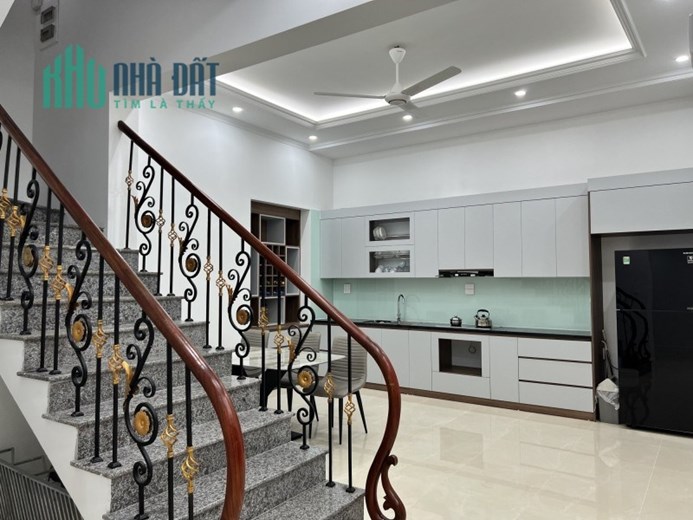 Chỉ 3,9 tỷ sở hữu nhà Hào Nam 43m2 4 tầng, 2 thoáng, gần oto, ngõ nông