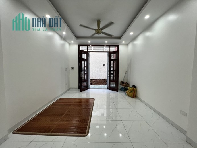 BÁN NHÀ XÃ ĐÀN 30M2 X 5T, NGÕ NÔNG, GẦN PHỐ. 2 THOÁNG, CÓ BAN CÔNG, HƠN 3 TỶ