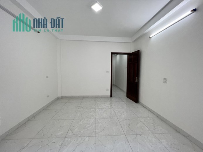 BÁN NHÀ XÃ ĐÀN 30M2 X 5T, NGÕ NÔNG, GẦN PHỐ. 2 THOÁNG, CÓ BAN CÔNG, HƠN 3 TỶ