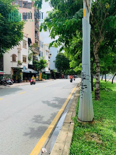 Bán gấp nhà mặt tiền Hoàng Sa, P.Tân Định, Q.1.