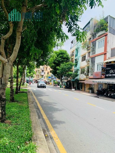 Bán gấp nhà mặt tiền Hoàng Sa, P.Tân Định, Q.1.