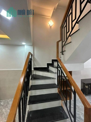 Bán Nhà HXH Đường Trần Phú Quận 5, 45m2, 5 Tầng, Sân Thượng, Mởi ở ngay