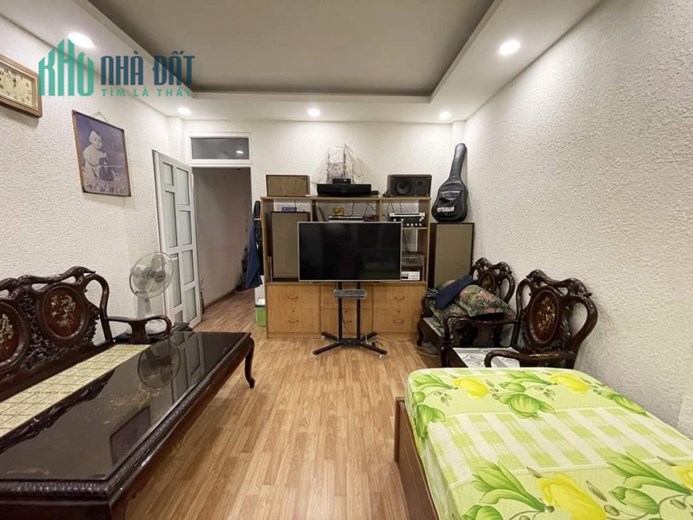 Quá Hiếm Q4 giáp Q1, MT 12m, 5 tầng, DTSD: 285m2 nhỉnh 250tr/m