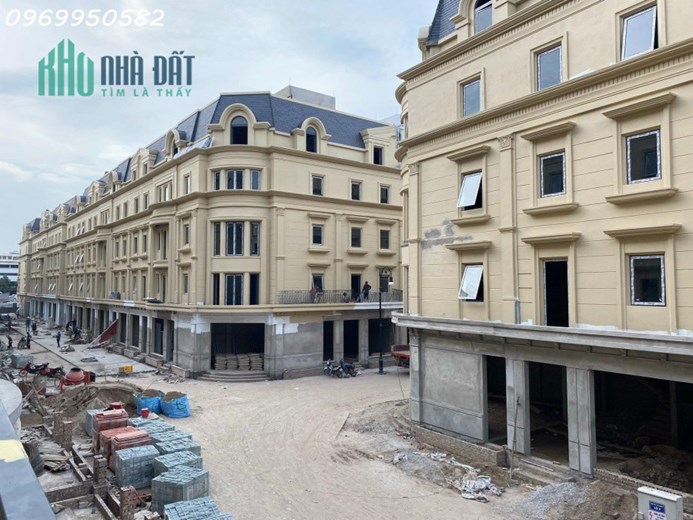 Bán nhanh nhà liền kề tại Nguyễn Xiển, 93m2, 6x15m, 6 tầng, 20 tỷ