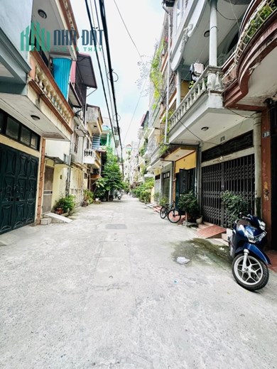 BÁN NHÀ PHÂN LÔ NGHĨA TÂN-TRUNG TÂM CẦU GIẤY Ô TÔ DỪNG - ĐỖ VÀO NHÀ- 60M-5PN-NHỈNH 9 TỶ