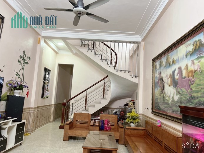 Cần chuyển nhượng gấp ngôi nhà 3 tầng mới đẹp, thoáng, sáng Kim Hoa, Mê Linh, Hà Nội, ôtô đỗ cửa.
