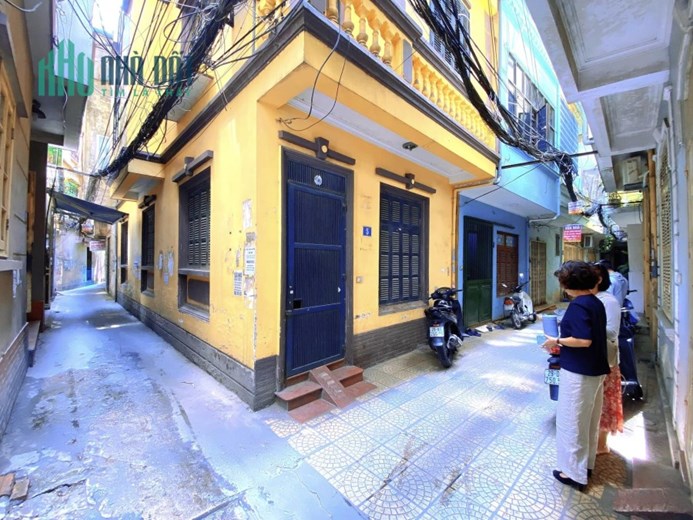 Bán nhà Hoàng Cầu 50m2 4 tầng lô góc ô tô đỗ gần giá 7.3 tỷ