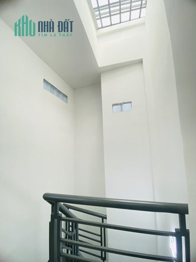Nhà bán Lạc Long Quân P8 Tân Bình 21m2 3 tầng giá chỉ 3.18 tỷ