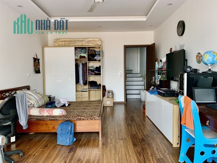 Bán gấp nhà Phố Chùa Láng, Đống Đa DT 62m2 MT 4,2m 2 thoáng, Ô tô 10,2 tỷ