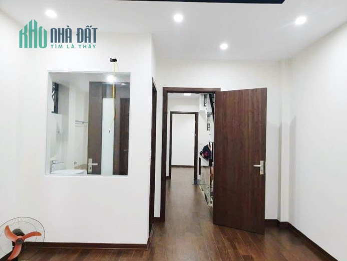 Sốc! Bán gấp nhà Phố Chùa Láng, Đống Đa 2 thoáng, ô tô tránh, gần hồ 61m2 4 tầng MT 4,2m 10.5 tỷ