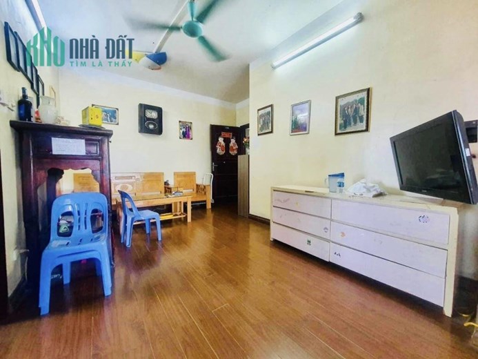 Chính chủ bán căn Chung cư 17T11 KĐTM Trung Hoà Nhân Chính 60m2 giá 2 tỷ 3