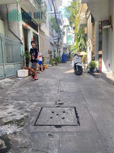 Bán nhà  Đường Thái Phiên  Quận 11 Hẻm rộng thông Giá Nhỉnh 5ty