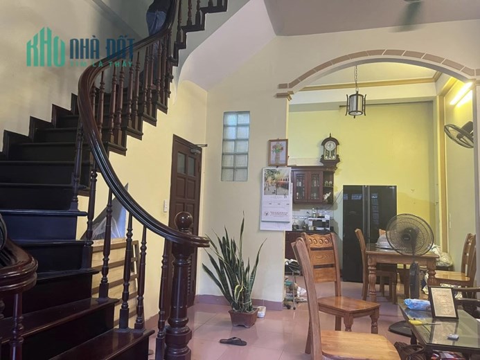 Nhà riêng ngõ 34 Hoàng Cầu - Lô góc - Ô tô tránh cách 15m - DT 49m2 - Ở ngay - 6.7 tỷ