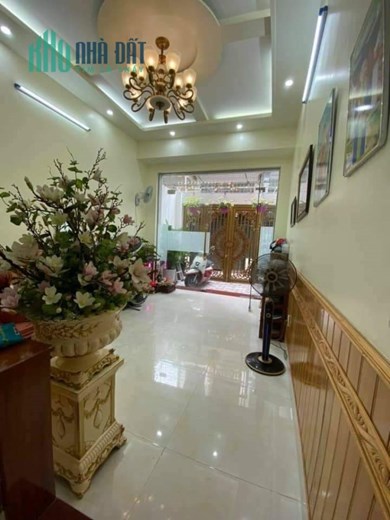 Bán nhà mặt ngõ thông Hồ Sen, diện tích 60m 4 tầng độc lập sân cổng GIÁ 3.75 tỉ