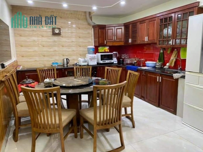 Bán nhà mặt ngõ thông Hồ Sen, diện tích 60m 4 tầng độc lập sân cổng GIÁ 3.75 tỉ