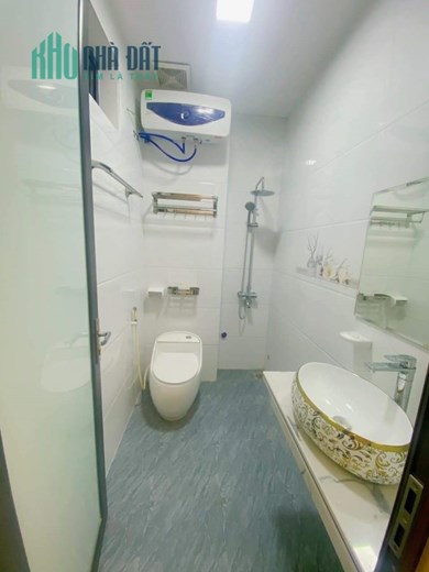 Bán nhà mặt đường Lực Hành, diện tích 60m 4 tầng mới tinh GIÁ 4.5 tỉ