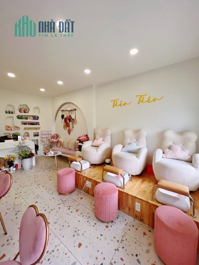 Sang lại Tiệm Nail & Gội Đầu Quận Phú Nhuận➖ Diện Tích ngang 5m dài 16m ( tầng 1 ).