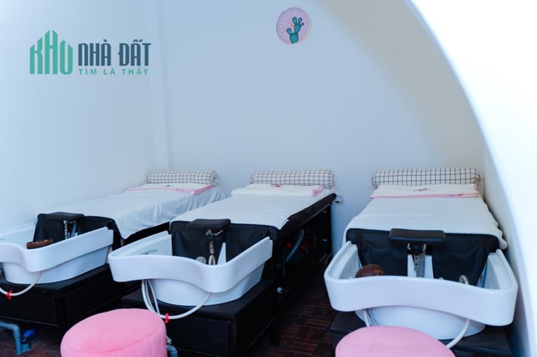 Sang lại Tiệm Nail & Gội Đầu Quận Phú Nhuận➖ Diện Tích ngang 5m dài 16m ( tầng 1 ).