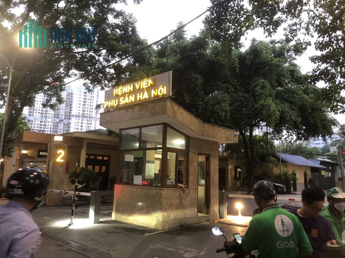 Chính chủ cần bán nhanh nhà Chùa Láng, Đống Đa, gần Hồ và nhiều trường ĐH, 5 tầng, MT 4,2m