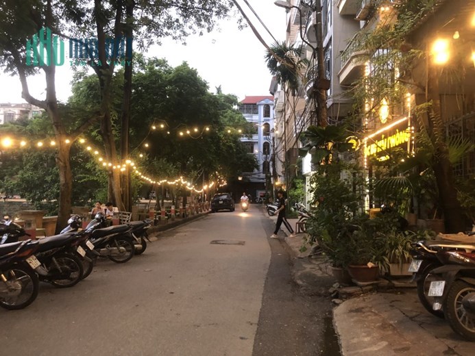 Chính chủ cần bán nhanh nhà Chùa Láng, Đống Đa, gần Hồ và nhiều trường ĐH, 5 tầng, MT 4,2m