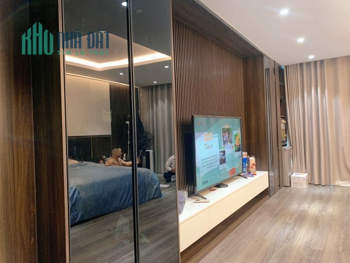 Bán nhà Đường Láng, Đống Đa, 52m2 x 5 tầng, MT5.3m, ô tô 7 chỗ vào nhà đẹp