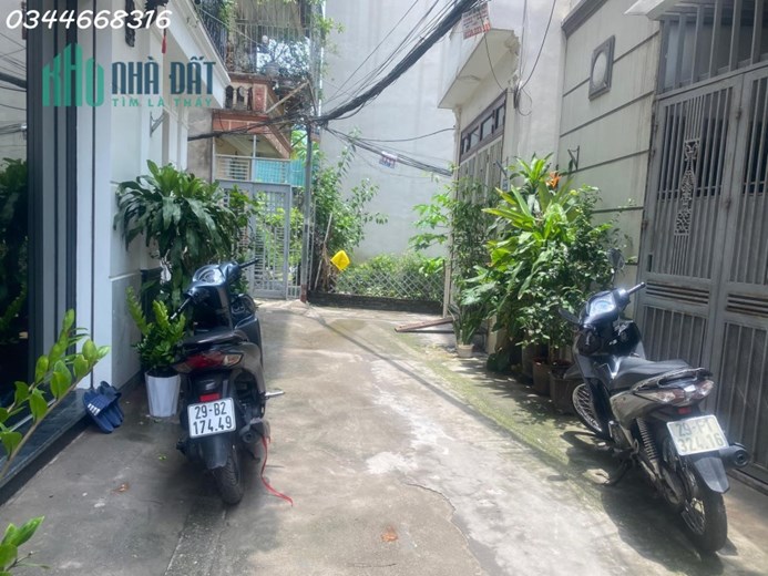 Bán nhà Ngọc Thụy, 2 tầng ngõ gần đương ô tô, 35m2 giá 2.3 tỷ