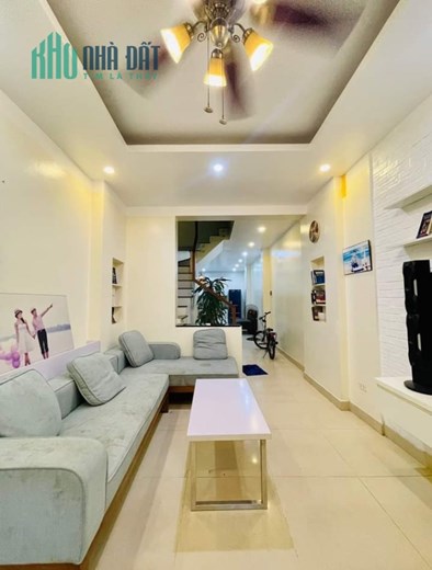 Tuyệt đẹp Cổ Nhuế 35m2 nhà 5 tầng ngõ nông 4PN ở ngay 3.4 tỷ