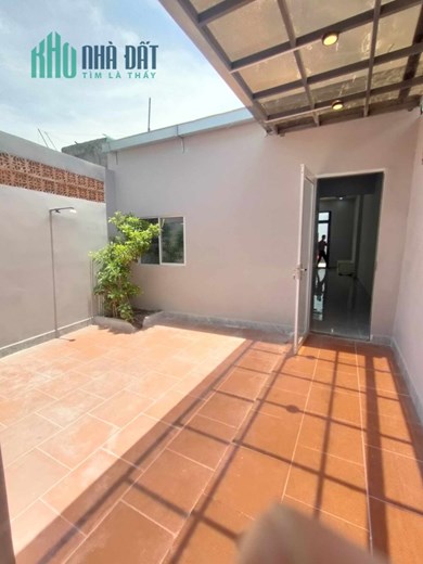 Nhà diện tích lớn, gần đường chính Lê Trọng Tấn, 2 tỷ x
