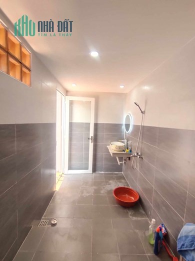 Nhà diện tích lớn, gần đường chính Lê Trọng Tấn, 2 tỷ x