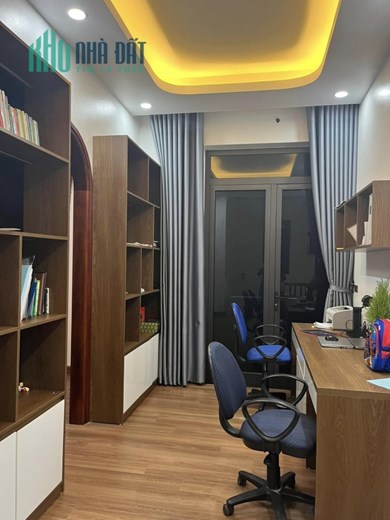 Gấp Gấp! Dương Quảng Hàm, sát phố, ngõ to, nhà đẹp, 35m, 5T, chỉ 3.88 tỷ
