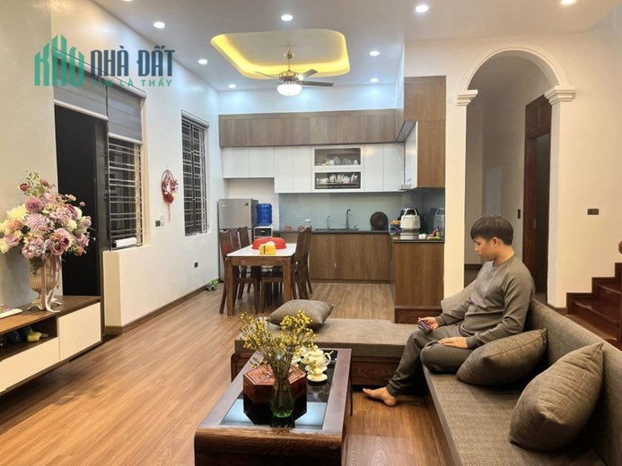 Gấp Gấp! Dương Quảng Hàm, sát phố, ngõ to, nhà đẹp, 35m, 5T, chỉ 3.88 tỷ