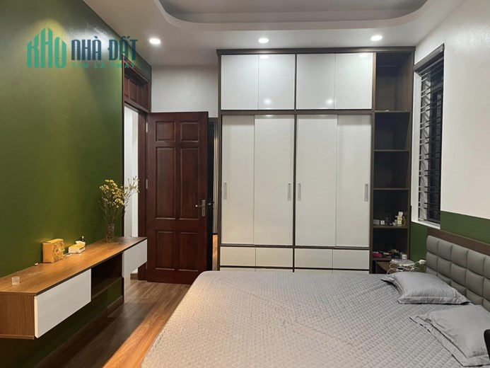 Gấp Gấp! Dương Quảng Hàm, sát phố, ngõ to, nhà đẹp, 35m, 5T, chỉ 3.88 tỷ
